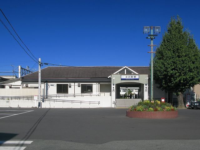 近くの小川町駅まで1,600m（徒歩20分）