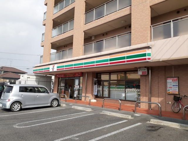 近くのセブン-イレブン 岡崎橋目町店まで250m（徒歩4分）