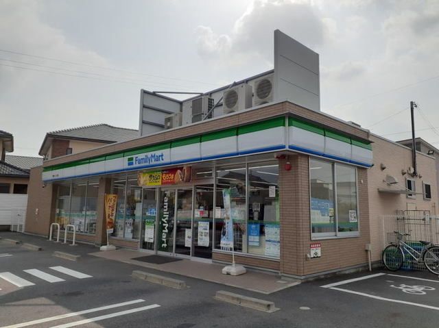 近くのファミリーマート 岡崎へごし町まで450m（徒歩6分）