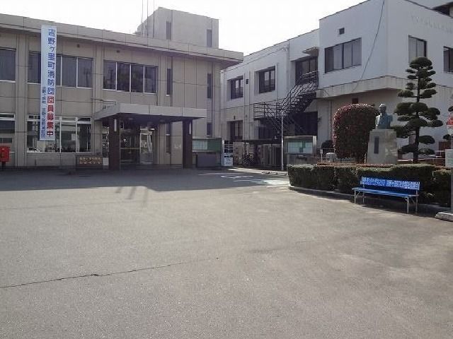 近くの吉野ケ里町役場三田川庁舎まで2,000m(徒歩25分)