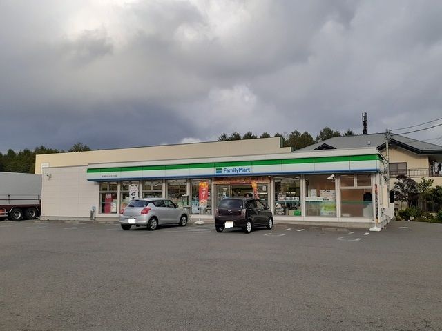 近くのファミリーマート河口湖フォレまで1,800m(徒歩23分)