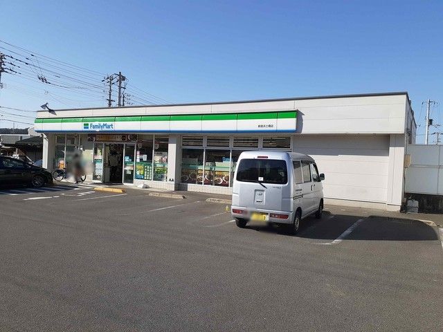 近くのファミリーマート土橋店まで450m(徒歩6分)