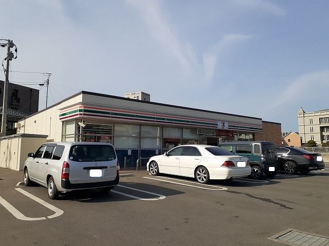 近くのセブンイレブン　唐津中央店まで750m（徒歩10分）