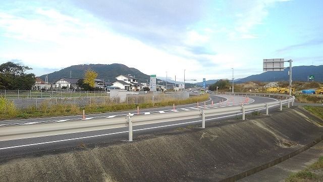 近くの唐津インターまで800m(徒歩10分)