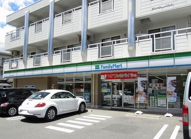 近くのコンビニまで400m（徒歩5分）