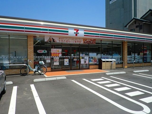 近くのコンビニまで1,000m（徒歩13分）