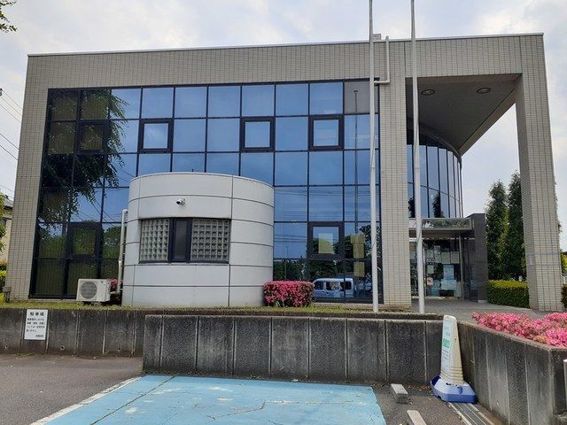 近くの新郷支所まで899m（徒歩12分）