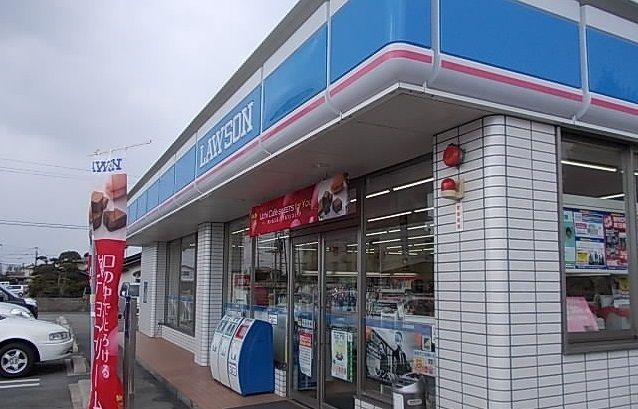 近くのローソン境港市役所前店まで500m（徒歩7分）