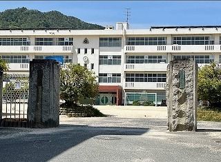 近くの熊野第一小学校まで550m（徒歩7分）