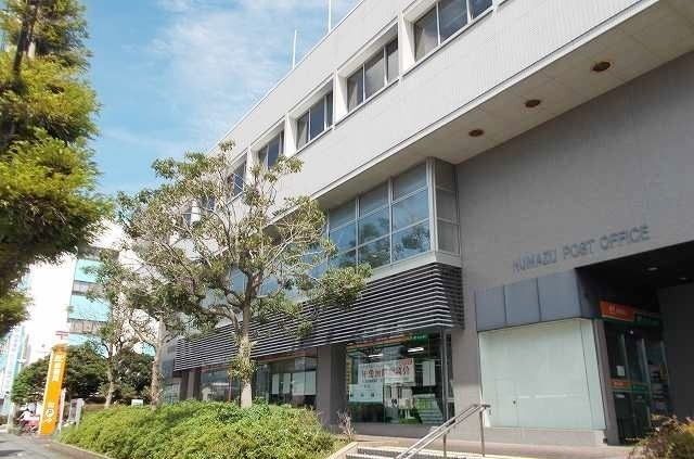 近くの沼津郵便局まで180m(徒歩3分)