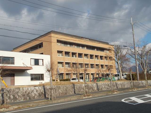 近くの日野町役場まで400m（徒歩5分）
