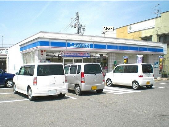 近くのローソン 神辺十三軒屋店まで550m（徒歩7分）