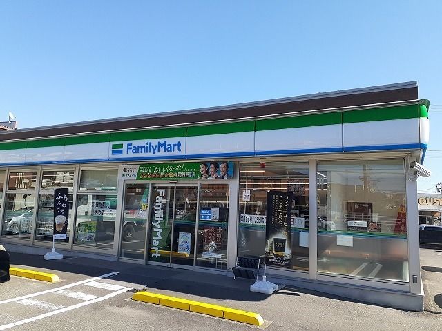 近くのファミリーマート清武加納店まで450m(徒歩6分)