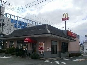 近くのマクドナルドまで700m(徒歩9分)