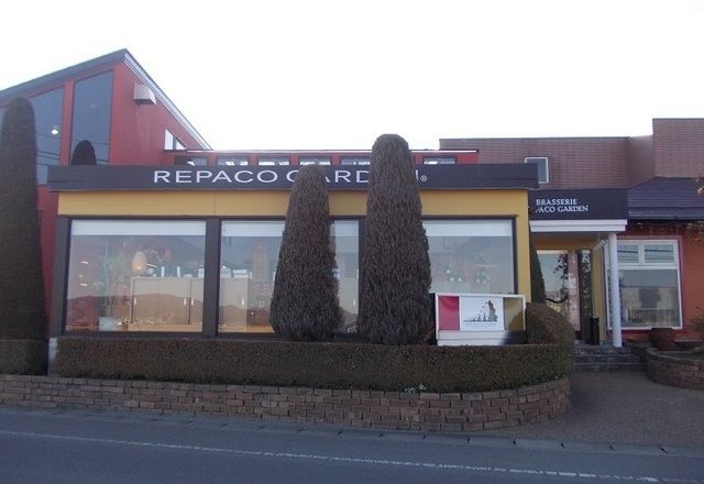 近くのレパコガーデン本店まで1,400m（徒歩18分）
