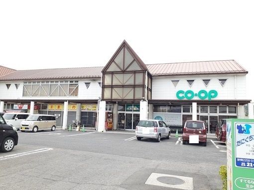 近くのコープ川内店まで300m（徒歩4分）