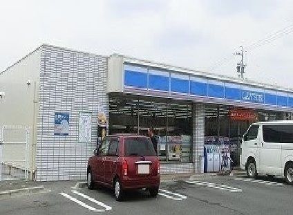 近くのコンビニまで200m（徒歩3分）