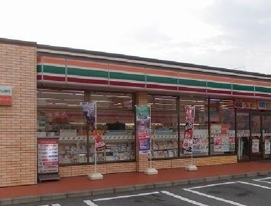 近くのセブンイレブンまで200m（徒歩3分）