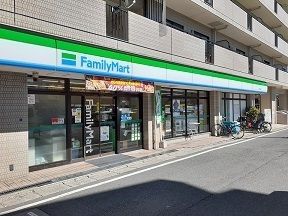 近くのファミリーマート様まで500m（徒歩7分）