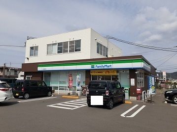 近くのコンビニまで180m（徒歩3分）