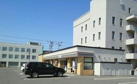 近くのセブンイレブン栄町1丁目店まで850m(徒歩11分)