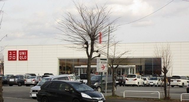 近くのユニクロ旭川永山パワーズ店まで1,200m（徒歩15分）