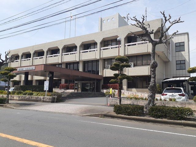 近くの役所まで677m（徒歩9分）