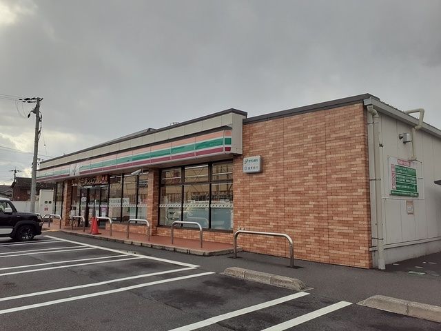 近くのセブンイレブン彦根平田南店様まで520m（徒歩7分）
