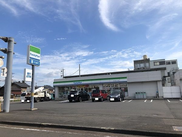 近くのファミリーマート住吉１丁目店まで850m（徒歩11分）