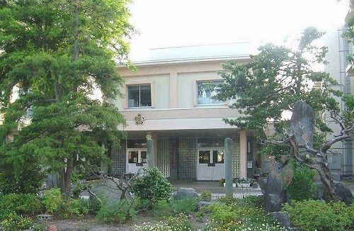 近くの余子小学校まで500m(徒歩7分)