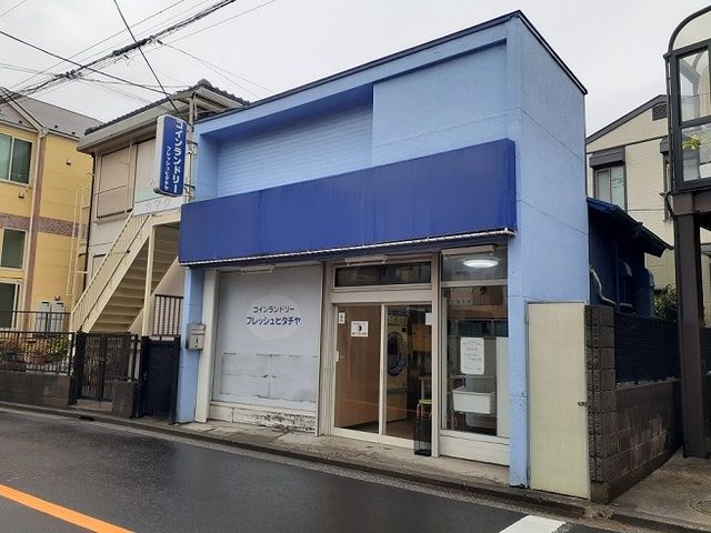 近くのコインランドリーまで51m（徒歩1分）
