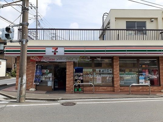 近くのセブンイレブンまで450m（徒歩6分）