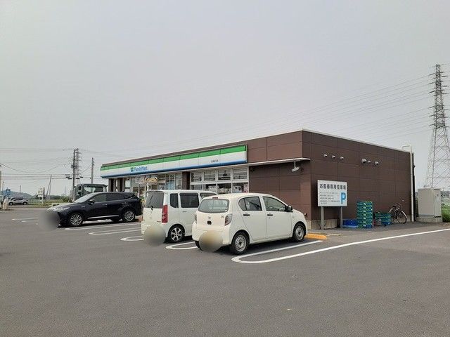 近くのファミリーマート君津貞元店まで400m(徒歩5分)