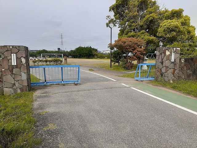 近くの市立貞元小学校まで1,000m(徒歩13分)