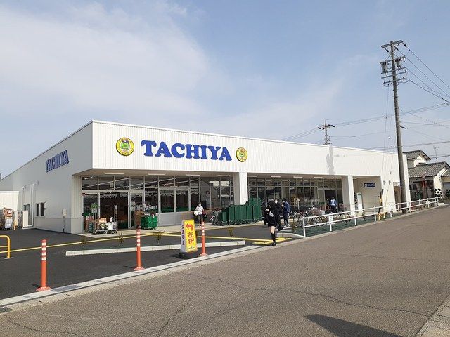 近くのスーパーまで750m（徒歩10分）