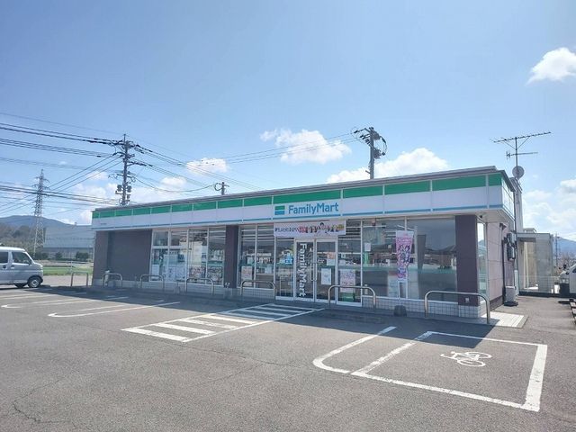 近くのファミリーマート 宇佐中央店まで400m(徒歩5分)