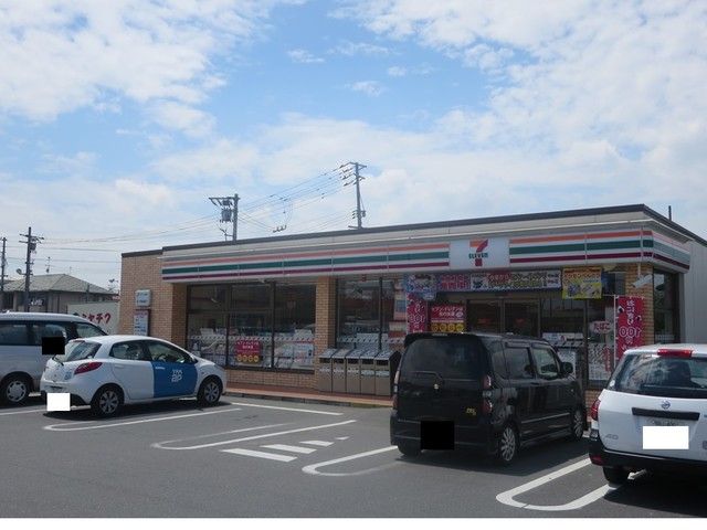 近くのセブンイレブン新倉敷駅前3丁目まで550m（徒歩7分）