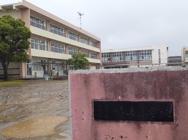 近くの小学校まで450m（徒歩6分）