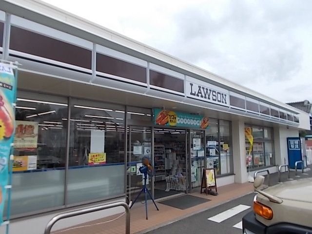 近くのローソンまで300m（徒歩4分）