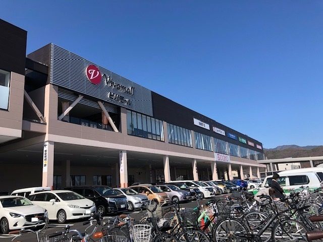 近くのビバモール甲斐敷島まで750m（徒歩10分）