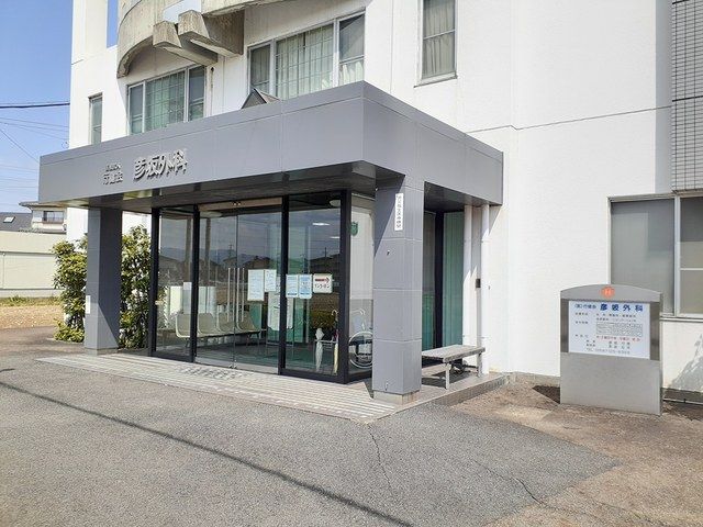 近くの病院まで697m（徒歩9分）