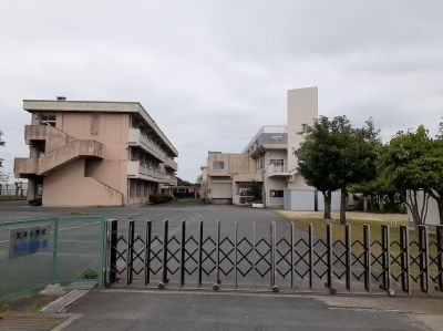 近くの前橋市立笂井小学校まで2,000m（徒歩25分）