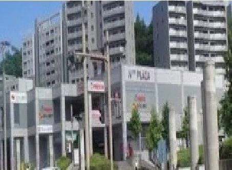 近くのフレスタまで1,300m(徒歩17分)