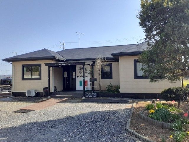 近くのマドリガル・オアジスまで200m（徒歩3分）