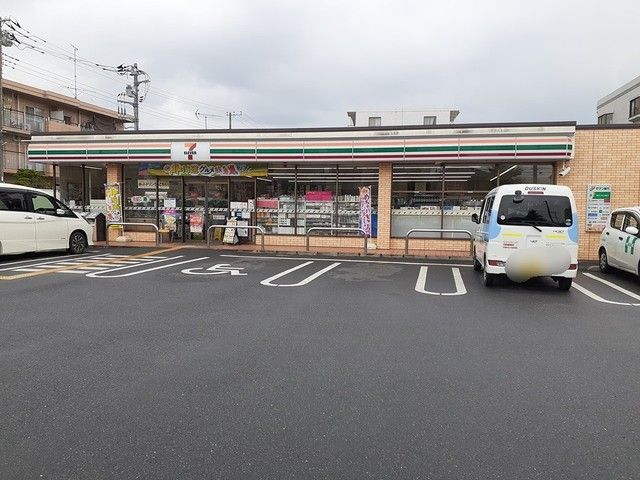 近くのコンビニまで377m（徒歩5分）