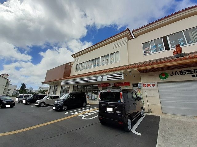 近くのセブンイレブン首里城下町ＪＡおまで550m（徒歩7分）
