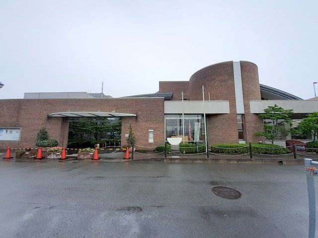 近くの図書館まで1,374m（徒歩18分）