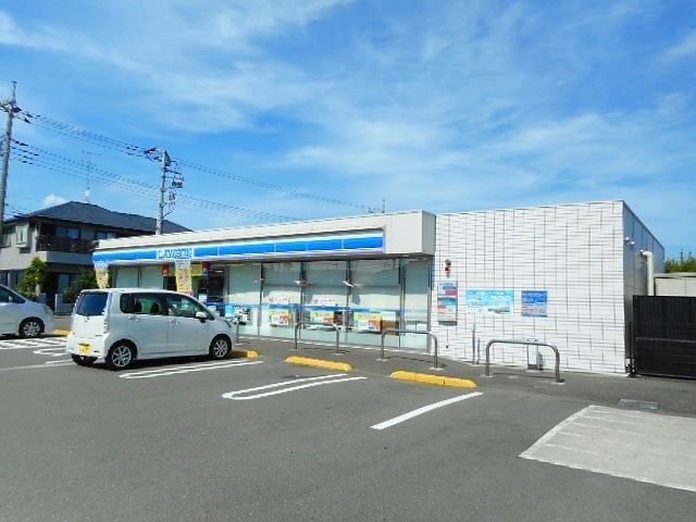 近くのローソンまで750m（徒歩10分）