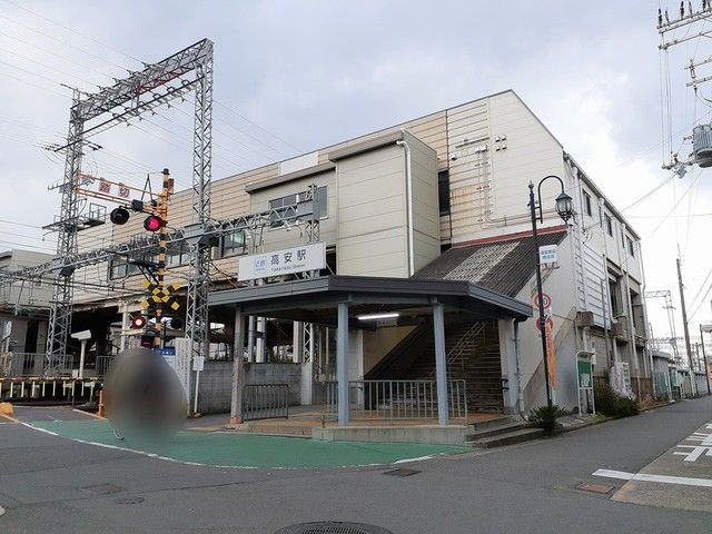 近くの高安駅まで376m（徒歩5分）