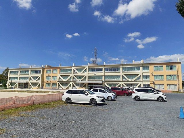 近くの小学校まで315m（徒歩4分）